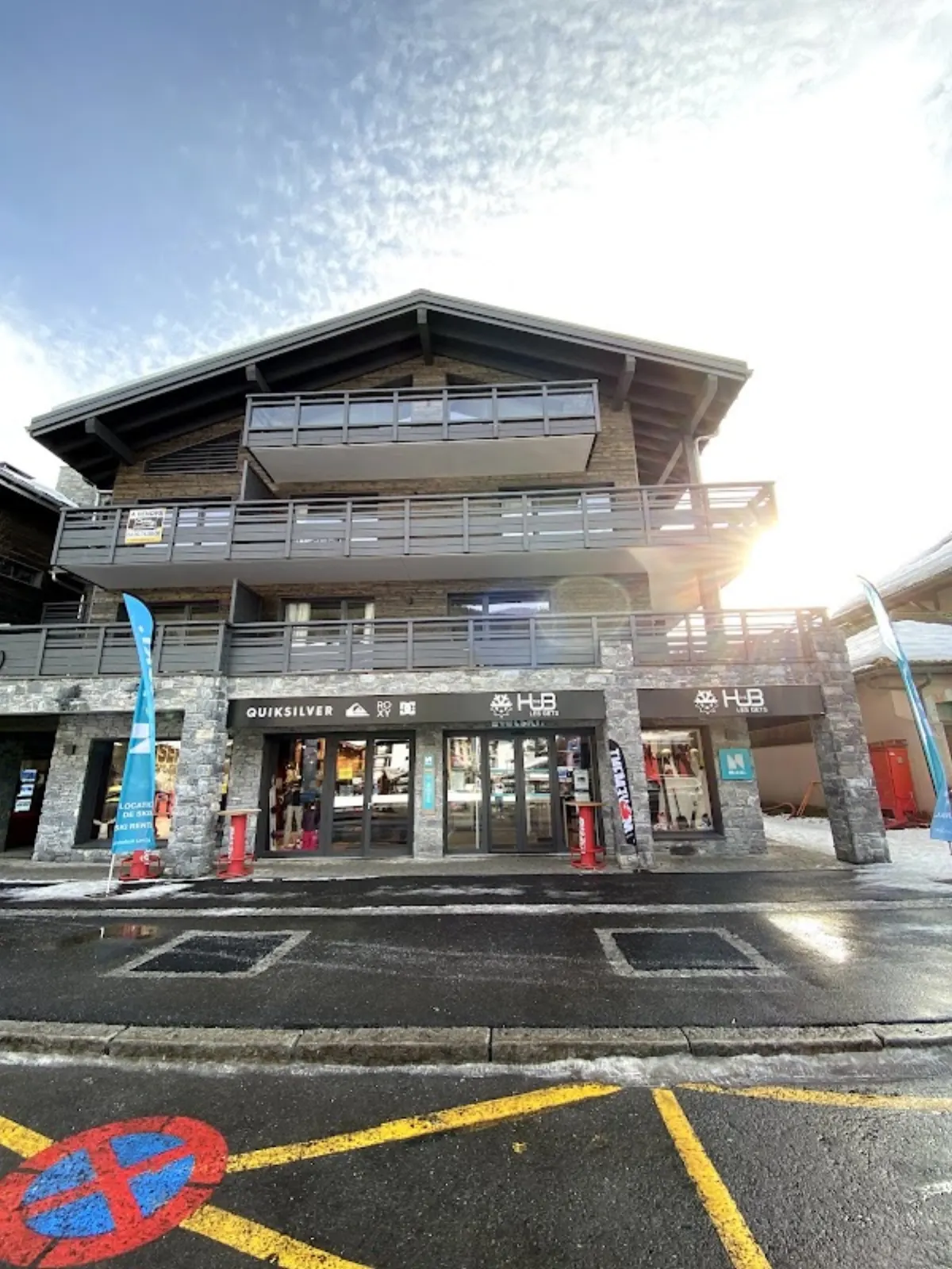 Netski The Hub, location de ski aux Gets